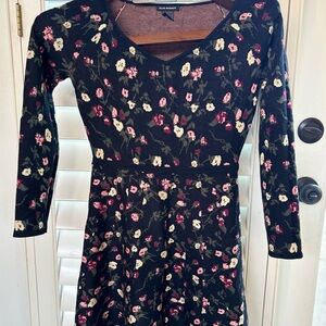 Club Monaco Eliphal Knit Dress‎ small petit sweater like pink floral chest 31